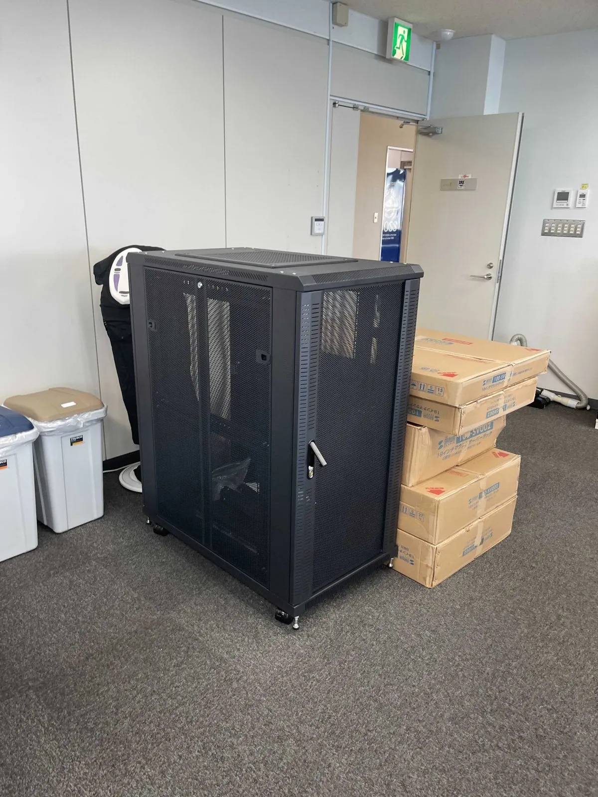 サーバーラック参上！！！